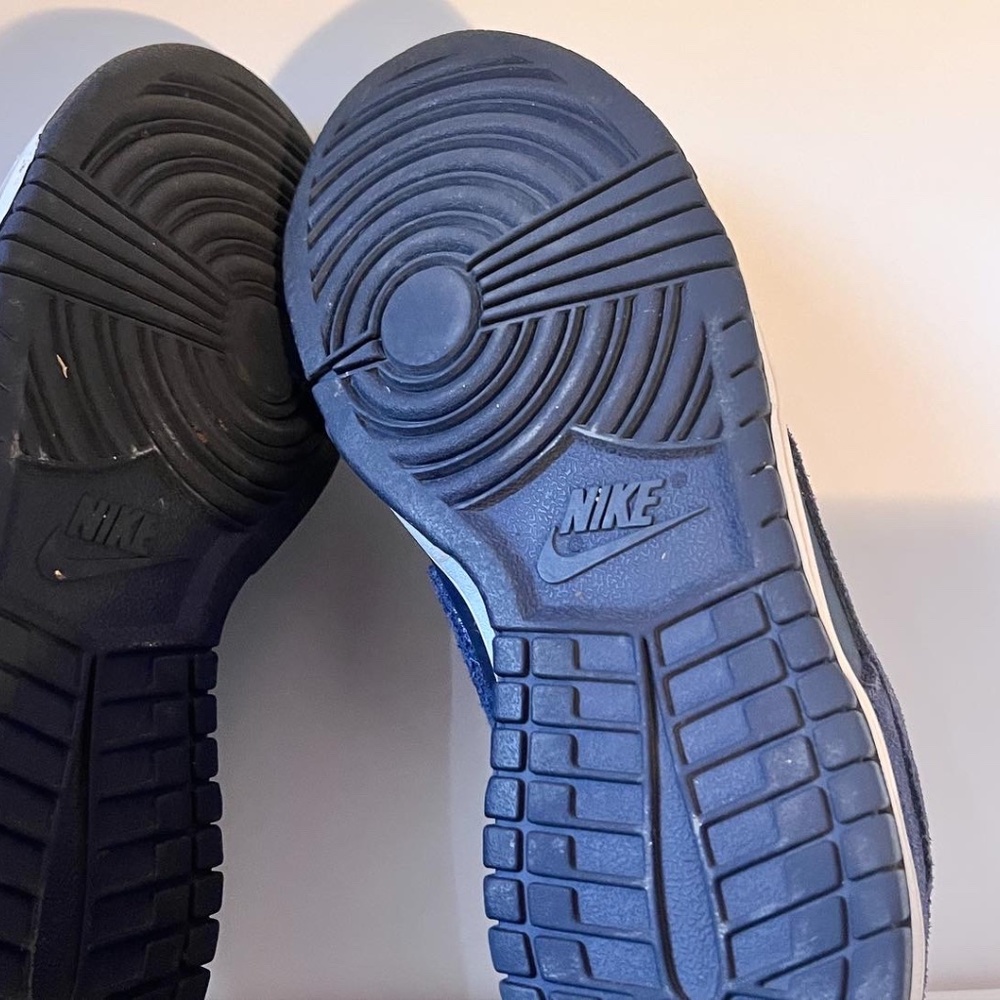 Sneakers - Picture 4 of 6